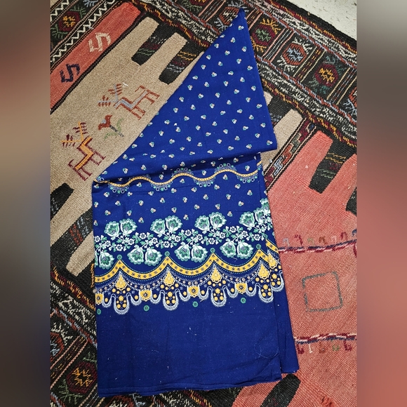 Fringed fabric to making dresses & skirts - Picture 3 of 4